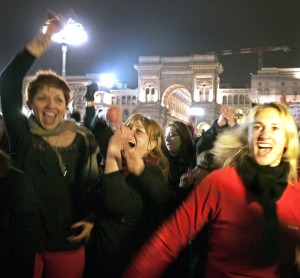 Manifestazione contro il femminicidio in Piazza Duomo. Non abbiamo scelto un'immagine di vittime ma una foto che esprimesse la forza delle donne 